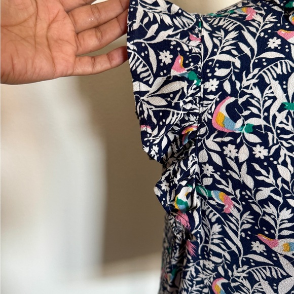 LOFT Bird Ruffle Split Neck Shell - Picture 4 of 9